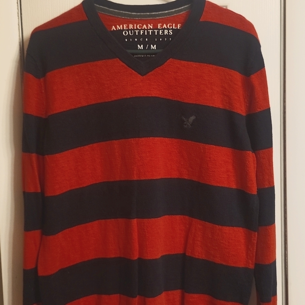 American Eagle V-neck sweater. Size Medium Men's